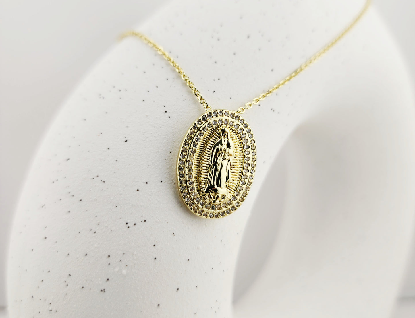 Pendant with double oval CZ border