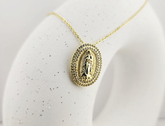 Pendant with double oval CZ border