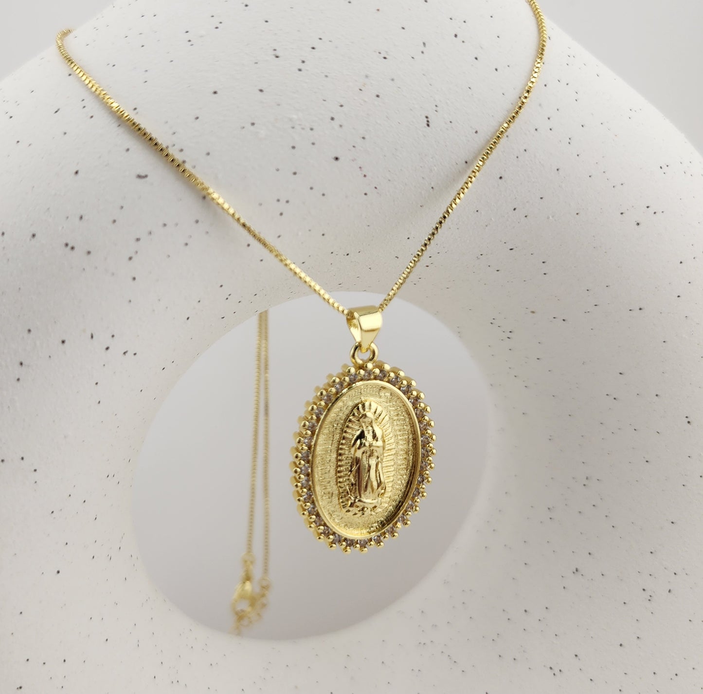 Classic oval pendant