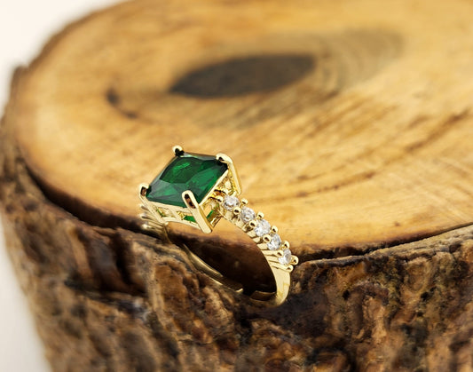 Emerald Radiance Gold Ring