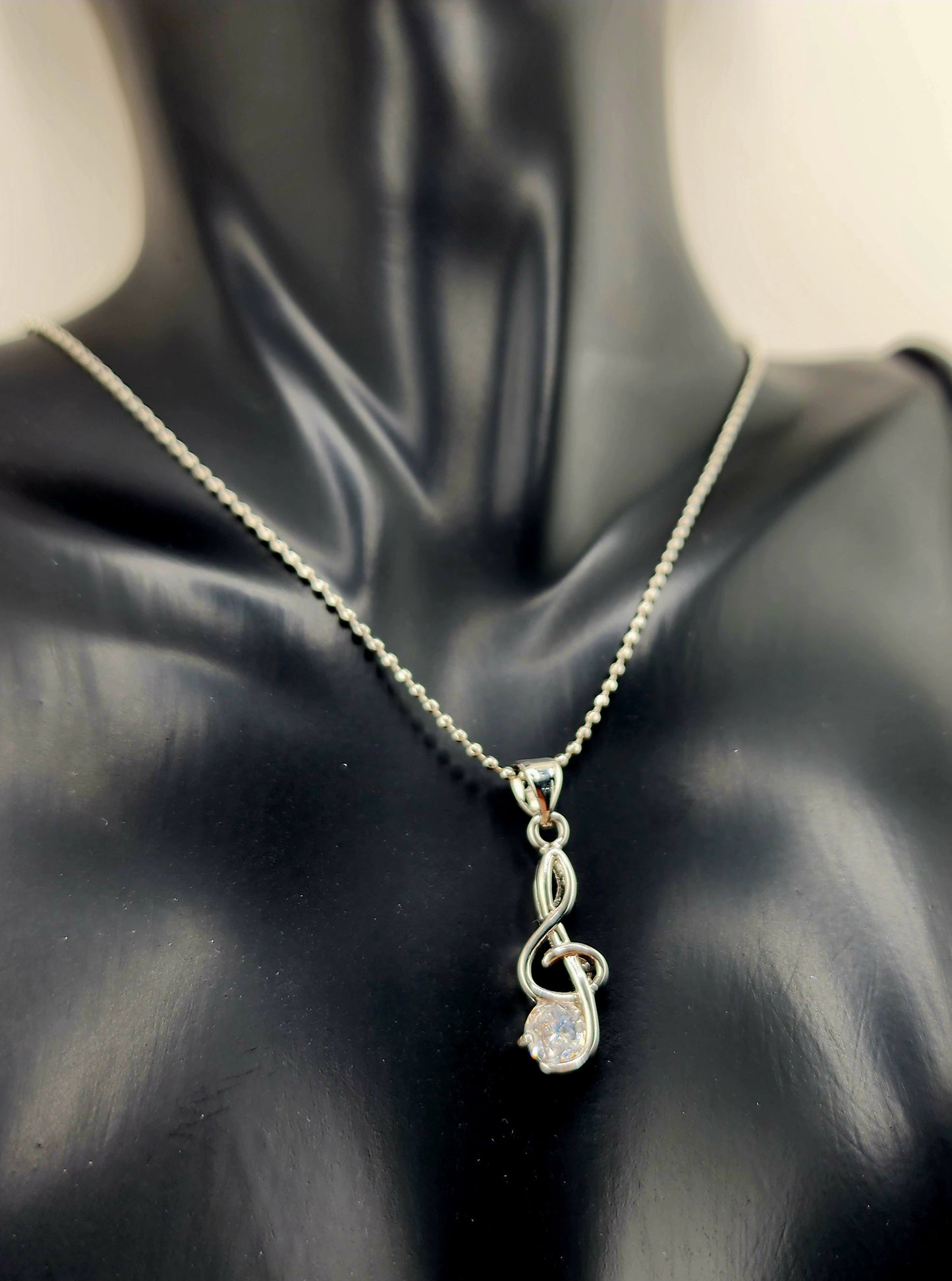 🎼 Treble Clef Pendant Necklace